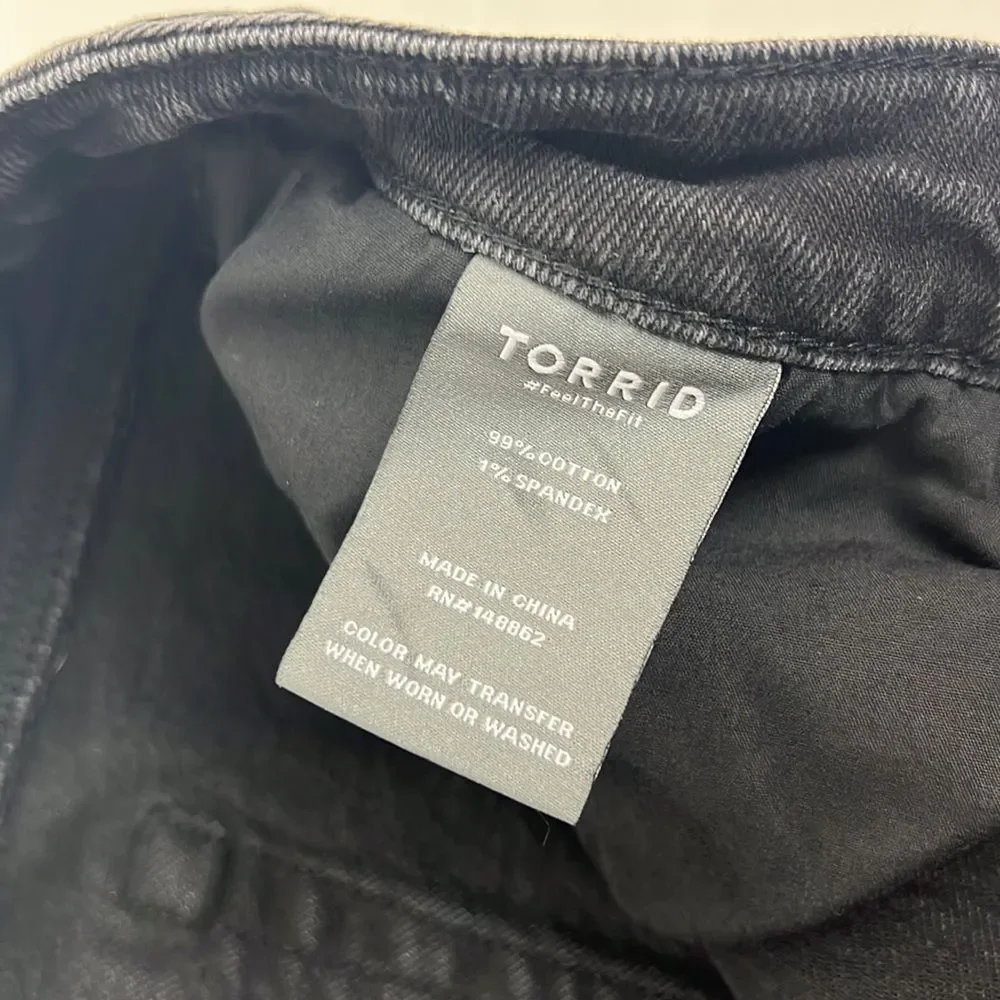 Torrid Crop Boyfriendnd Dark Wash Distressed Classic Denim Women’s Size 26